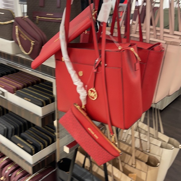 Michael Kors Maisie Large Pebbled Leather 3-in-1 Tote Bag - Picture 5 of 16